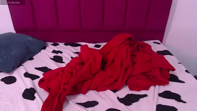 Snapshot of Tinyy_Star chatting on 12-04-25, 04:11 Tinyy Star online show from 12-04-25, 04:11