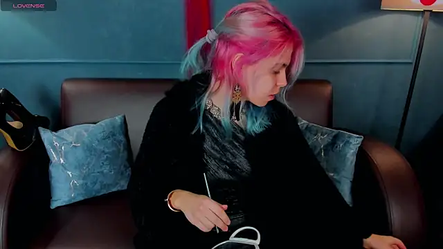 Snapshot of LiraBelle chatting on 01-14-26, 09:59 LiraBelle online show from 01-14-26, 09:59