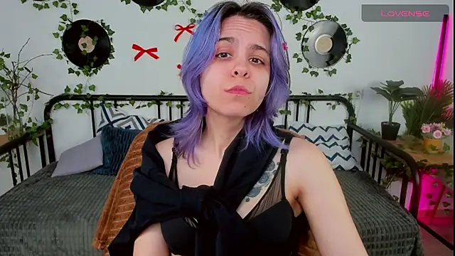LiraBelle online show from 04-30-26, 03:13