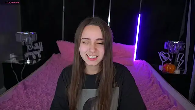 TinyNatalie online show from 11-26-25, 03:02