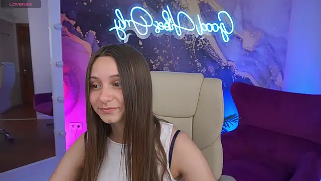 TinyNatalie online show from 06-19-26, 07:06