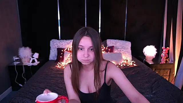 TinyNatalie online show from 06-21-26, 06:49