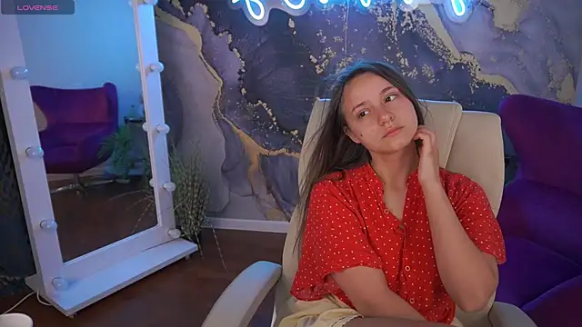 TinyNatalie online show from 07-10-26, 01:54