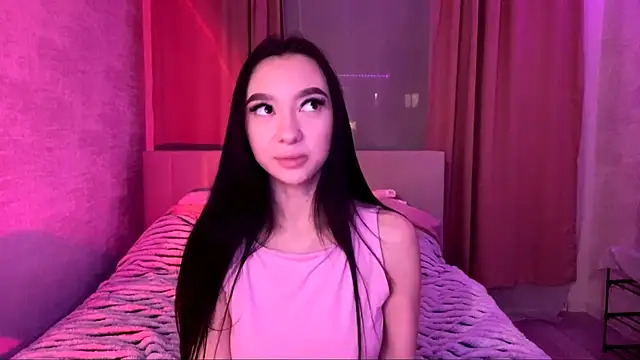 Snapshot of KristaLarmon chatting on 11-28-25, 04:42 KristaLarmon online show from 11-28-25, 04:42