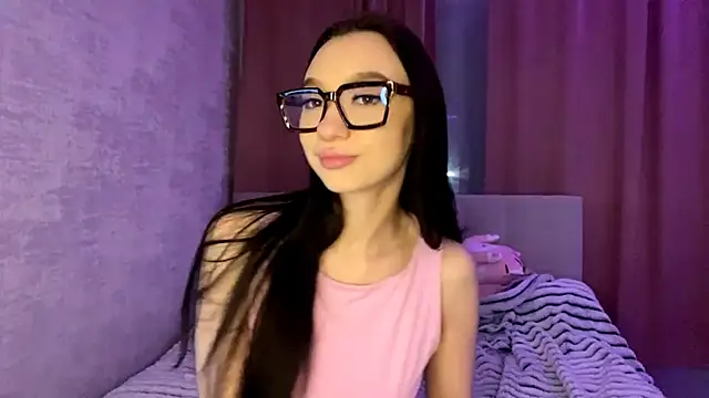 Snapshot of KristaLarmon chatting on 12-03-25, 04:27 KristaLarmon online show from 12-03-25, 04:27