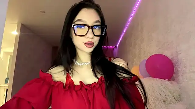 Snapshot of KristaLarmon chatting on 12-04-25, 05:21 KristaLarmon online show from 12-04-25, 05:21