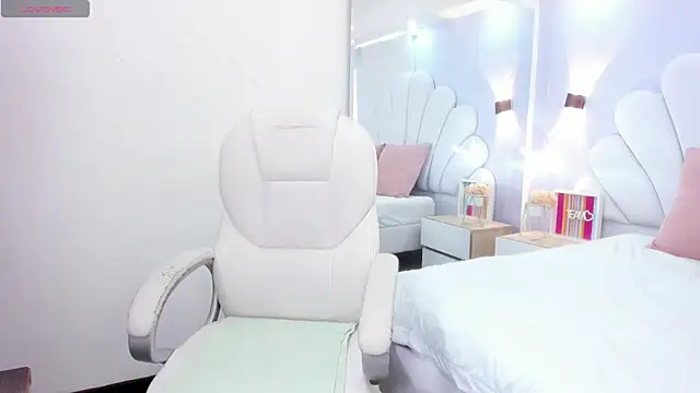 Snapshot of thalia_nichols chatting on 03-14-26, 08:36 thalia nichols online show from 03-14-26, 08:36