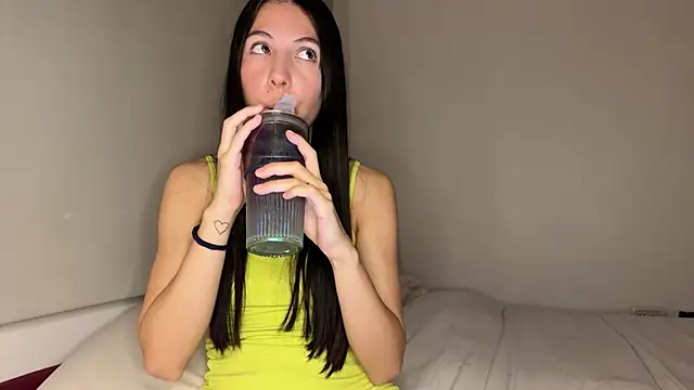 heyitsmia online show from 12-04-25, 12:53