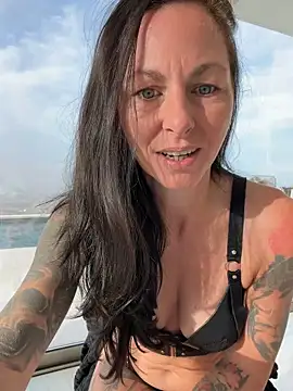 Snapshot of Mel-Mia chatting on 02-16-26, 06:09 Mel-Mia online show from 02-16-26, 06:09