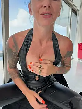 Snapshot of Mel-Mia chatting on 03-06-26, 06:43 Mel-Mia online show from 03-06-26, 06:43