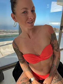 Snapshot of Mel-Mia chatting on 03-12-26, 05:57 Mel-Mia online show from 03-12-26, 05:57