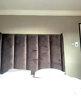 cuddlegiantbear online show from 11-24-25, 05:18