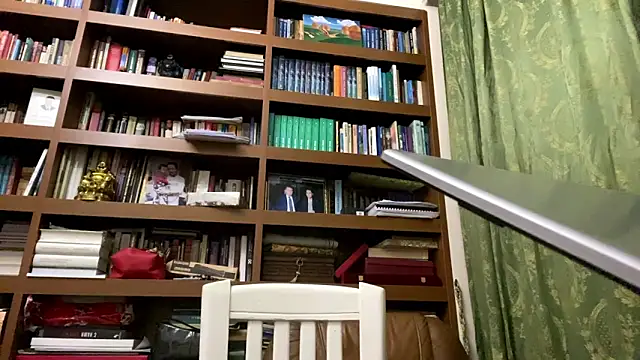 Snapshot of LinaClous chatting on 01-11-26, 03:39 LinaClous online show from 01-11-26, 03:39