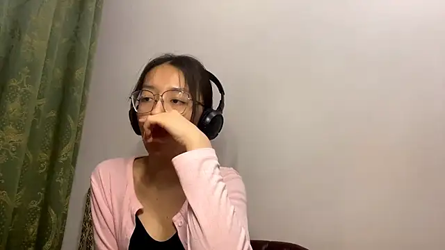 Snapshot of LinaClous chatting on 02-21-26, 01:45 LinaClous online show from 02-21-26, 01:45