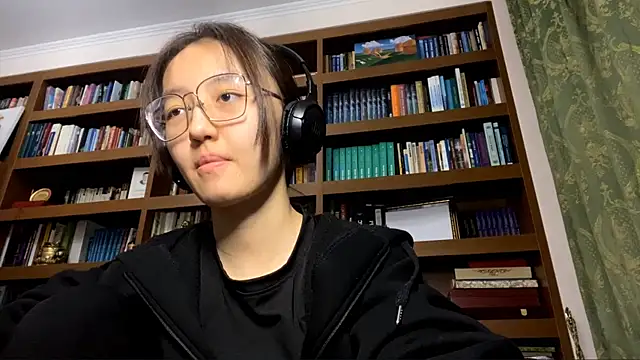 Snapshot of LinaClous chatting on 02-24-26, 02:15 LinaClous online show from 02-24-26, 02:15