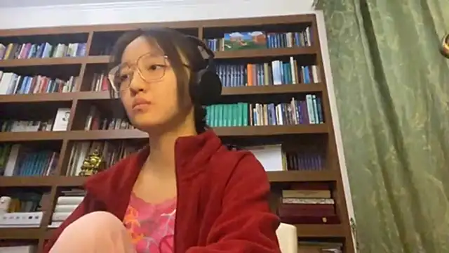 Snapshot of LinaClous chatting on 02-26-26, 02:05 LinaClous online show from 02-26-26, 02:05