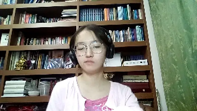 Snapshot of LinaClous chatting on 03-10-26, 04:23 LinaClous online show from 03-10-26, 04:23