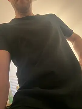 Snapshot of Bumbastic6Pack chatting on 11-23-25, 03:34 Bumbastic6Pack online show from 11-23-25, 03:34