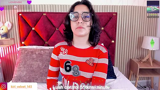 Snapshot of Kiri_Velvet chatting on 06-23-26, 02:31 Kiri Velvet online show from 06-23-26, 02:31