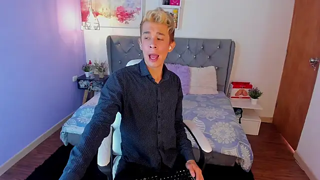 Juaan Diick online show from 12-17-25, 02:45