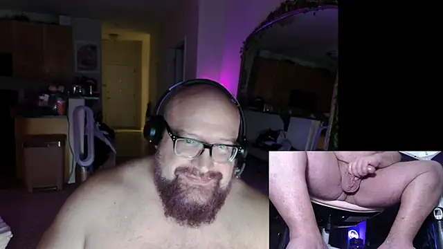 BigBearforCuddles online show from 04-21-26, 03:02