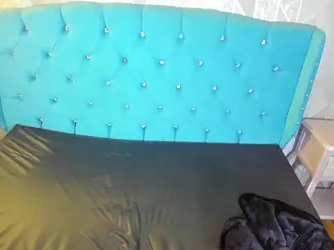 LunnaClarck online show from 12-04-25, 02:10