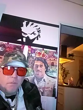 Snapshot of Davyjohnes chatting on 11-23-25, 11:37 Davyjohnes online show from 11-23-25, 11:37