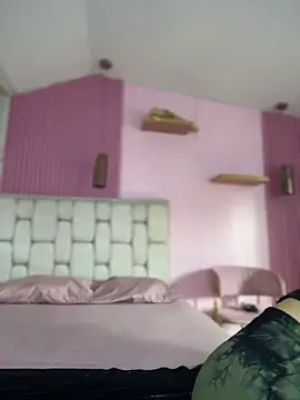 MaddieHunter online show from 12-01-25, 01:05