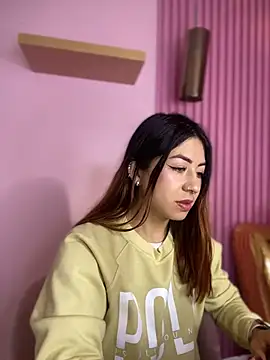 MaddieHunter online show from 12-17-25, 01:17