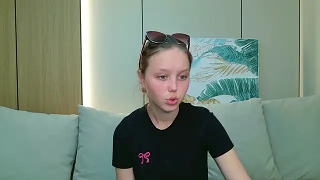 Snapshot of Samantha_Martines chatting on 02-14-26, 04:15 Samantha Martines online show from 02-14-26, 04:15