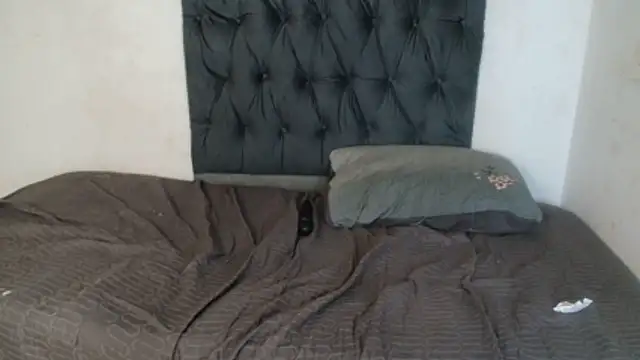 Snapshot of Ciara-Mia chatting on 02-14-26, 04:15 Ciara-Mia online show from 02-14-26, 04:15