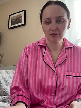 Snapshot of TomilaSi chatting on 12-18-25, 11:27 TomilaSi online show from 12-18-25, 11:27