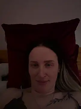 Snapshot of TomilaSi chatting on 12-18-25, 11:33 TomilaSi online show from 12-18-25, 11:33