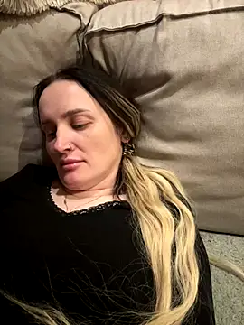 Snapshot of TomilaSi chatting on 01-05-26, 05:27 TomilaSi online show from 01-05-26, 05:27