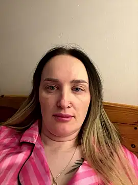 Snapshot of TomilaSi chatting on 01-07-26, 09:50 TomilaSi online show from 01-07-26, 09:50