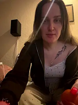 Snapshot of TomilaSi chatting on 01-09-26, 05:26 TomilaSi online show from 01-09-26, 05:26