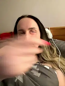 Snapshot of TomilaSi chatting on 01-11-26, 12:26 TomilaSi online show from 01-11-26, 12:26