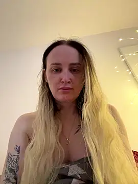 Snapshot of TomilaSi chatting on 01-11-26, 02:11 TomilaSi online show from 01-11-26, 02:11