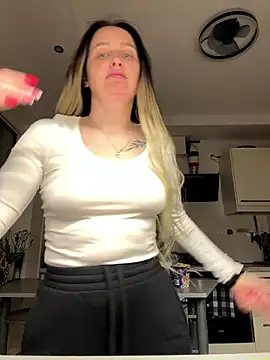 Snapshot of TomilaSi chatting on 01-15-26, 01:21 TomilaSi online show from 01-15-26, 01:21