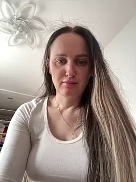 Snapshot of TomilaSi chatting on 02-27-26, 01:00 TomilaSi online show from 02-27-26, 01:00