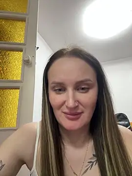 Snapshot of TomilaSi chatting on 03-06-26, 08:49 TomilaSi online show from 03-06-26, 08:49