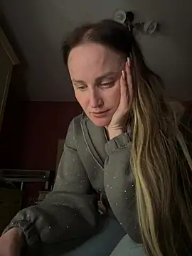 Snapshot of TomilaSi chatting on 03-13-26, 11:11 TomilaSi online show from 03-13-26, 11:11