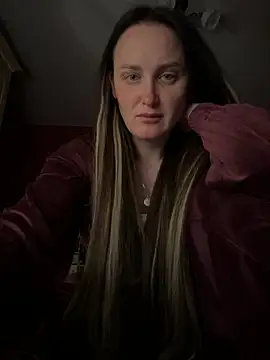 Snapshot of TomilaSi chatting on 03-18-26, 08:01 TomilaSi online show from 03-18-26, 08:01