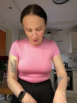 Snapshot of TomilaSi chatting on 03-24-26, 10:15 TomilaSi online show from 03-24-26, 10:15