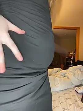 Snapshot of SmirkFans chatting on 02-11-26, 12:04 SmirkFans online show from 02-11-26, 12:04