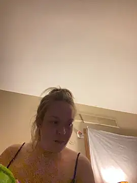 Snapshot of SmirkFans chatting on 02-25-26, 02:32 SmirkFans online show from 02-25-26, 02:32