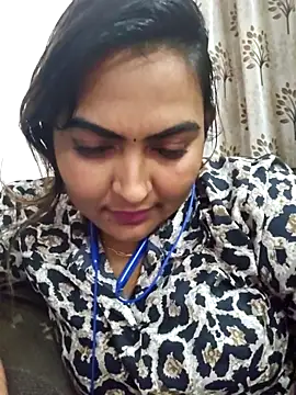 Tamil Smiley Queen online show from 11-26-25, 05:47