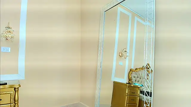 HallieStone online show from 12-15-25, 03:05