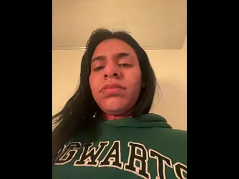 Snapshot of SaraAndrade_ chatting on 12-17-25, 10:32 SaraAndrade online show from 12-17-25, 10:32