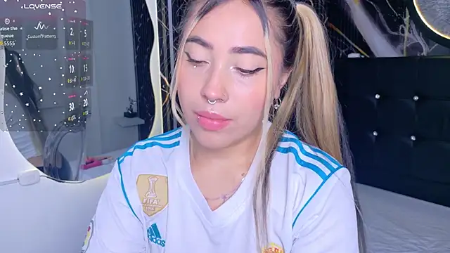 Manuela Velvet online show from 11-30-25, 04:27